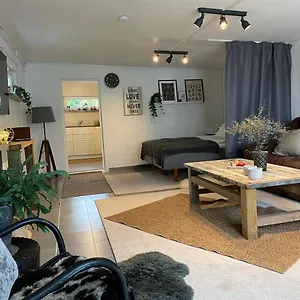 Cozy Studio With Garden Access Apartment Malmö